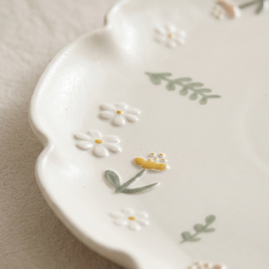 Daisy Ceramic Oval Serving Plate · 12.25"
