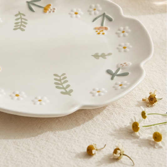 Daisy Ceramic Shallow Plate · 8.5"