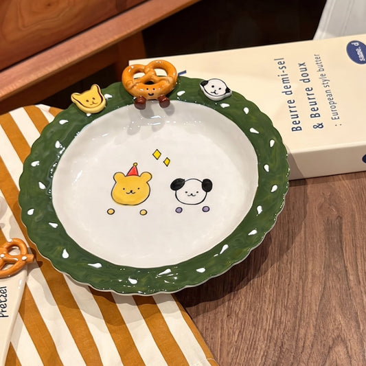 Pretzel Pals Scalloped Ceramic Plate · 8.5" Green