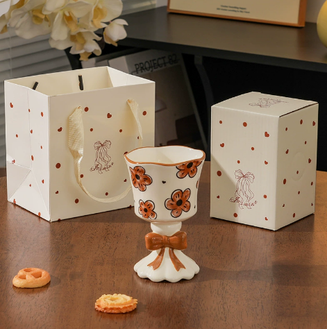 Bowknot Flower Goblet Ceramic Mug · Brown Flower