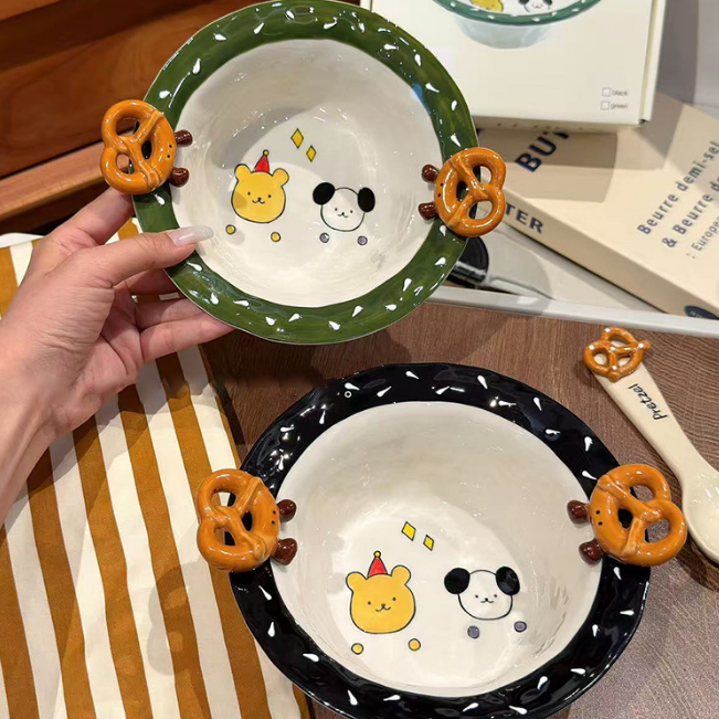 Button-Shaped Pet Lover Bowl · 7.2"