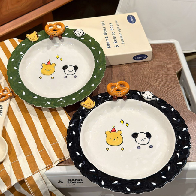 Button-Shaped Pet Lover Lace Plate · 8.5”-Green