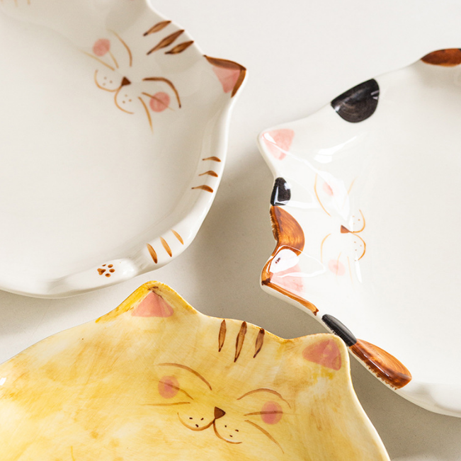 Japanese Style Ceramic Underglaze Kitten Plate · 8.6"