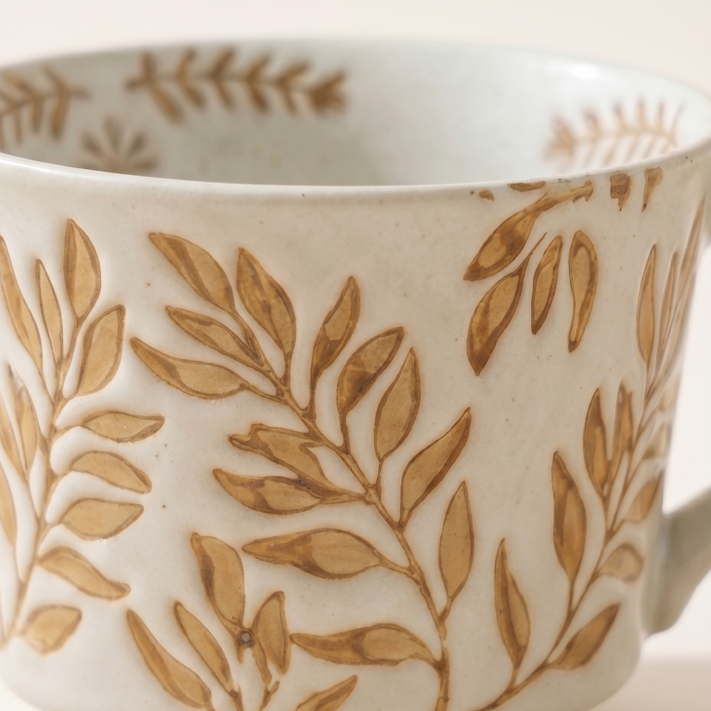 Bean Leaf Embossed Ceramic Mug detail - MoriMori Home