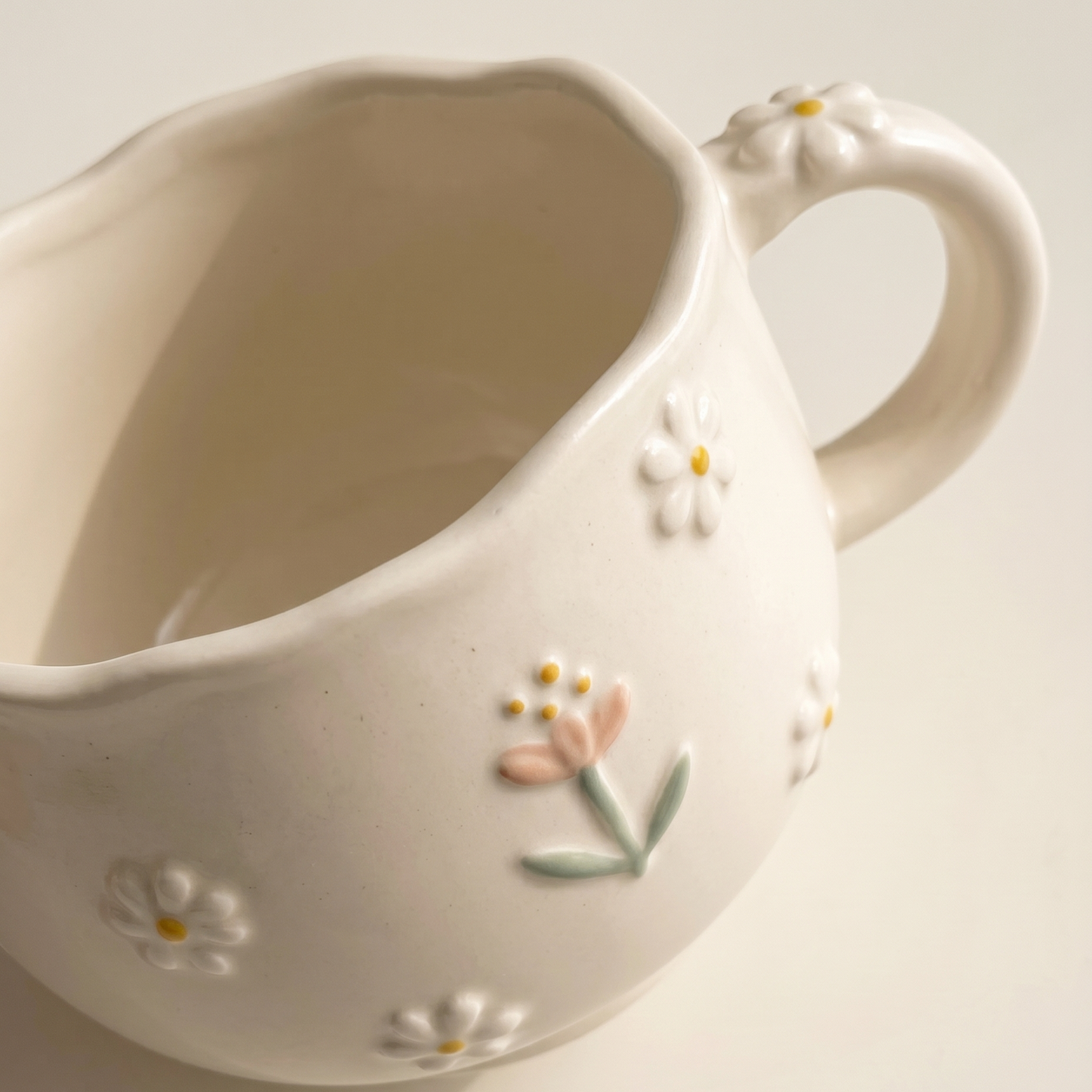 Daisy Ceramic Breakfast Cup detail - MoriMori Home