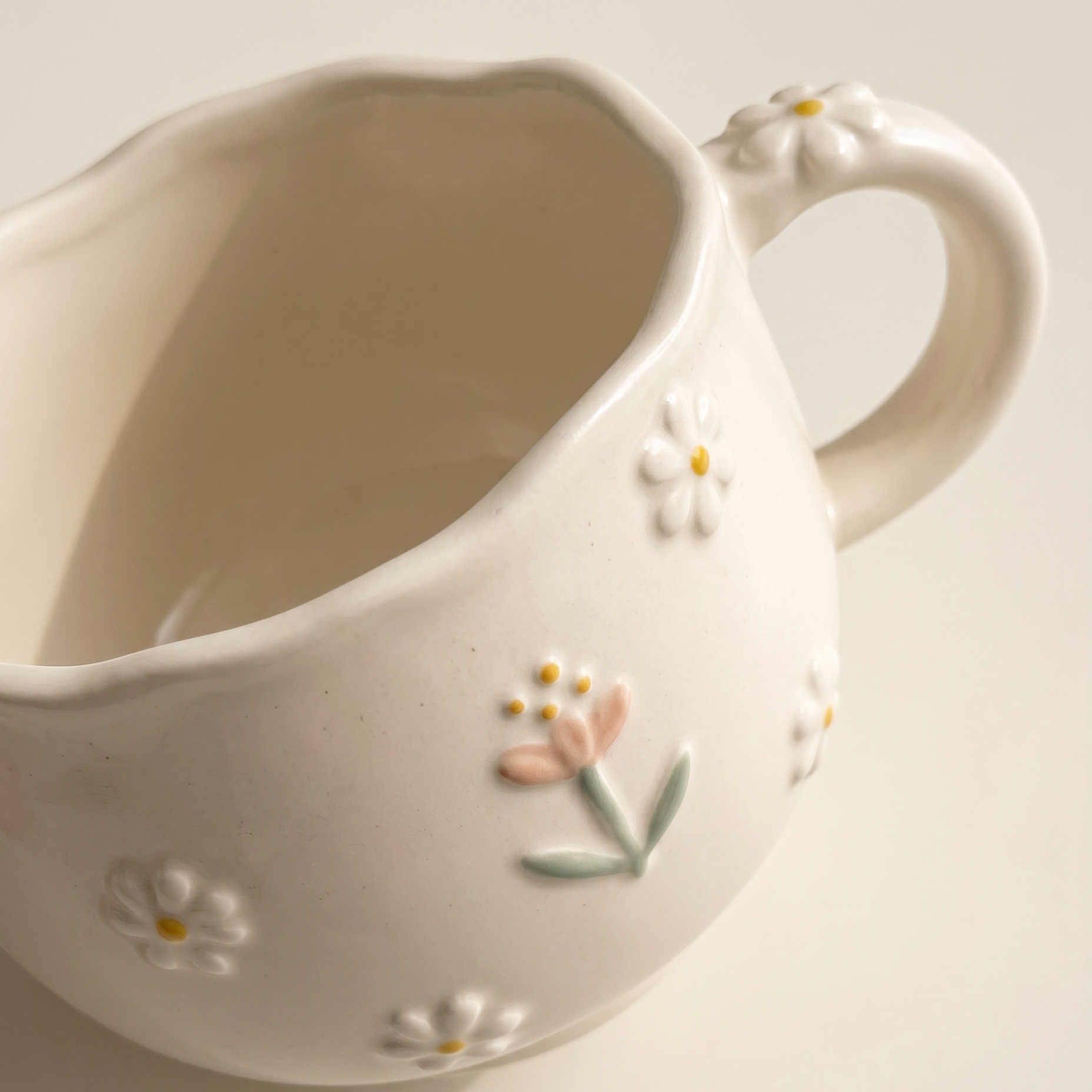 Daisy Ceramic Breakfast Cup detail - MoriMori Home