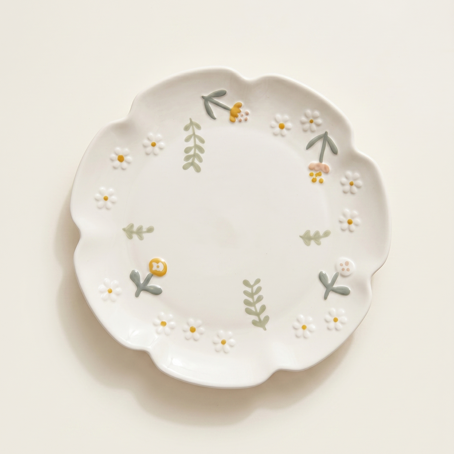 Daisy Ceramic Shallow Plate 8.5 inch scalloped petal rim - MoriMori Home