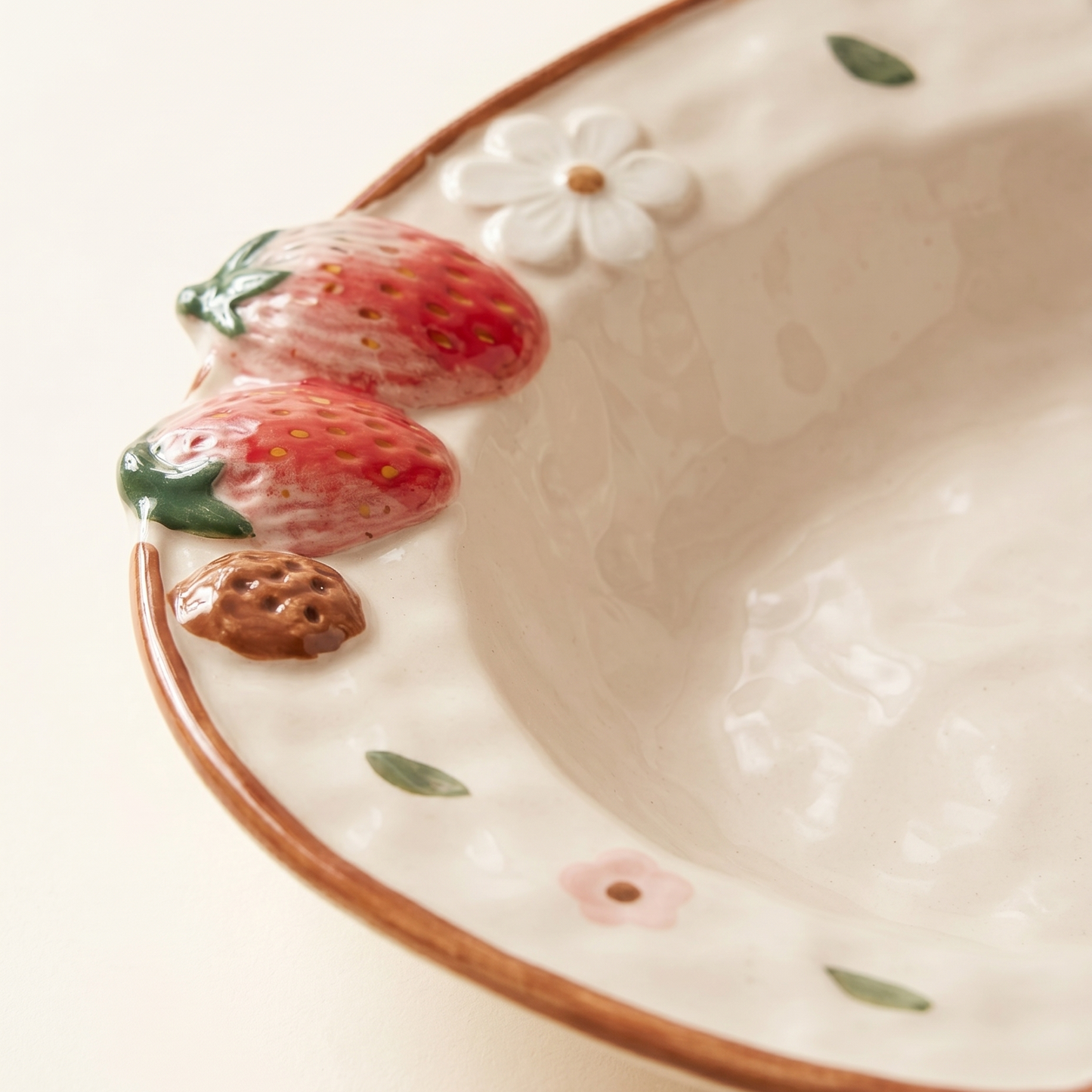 Embossed Apple Tableware Plate detail - MoriMori Home
