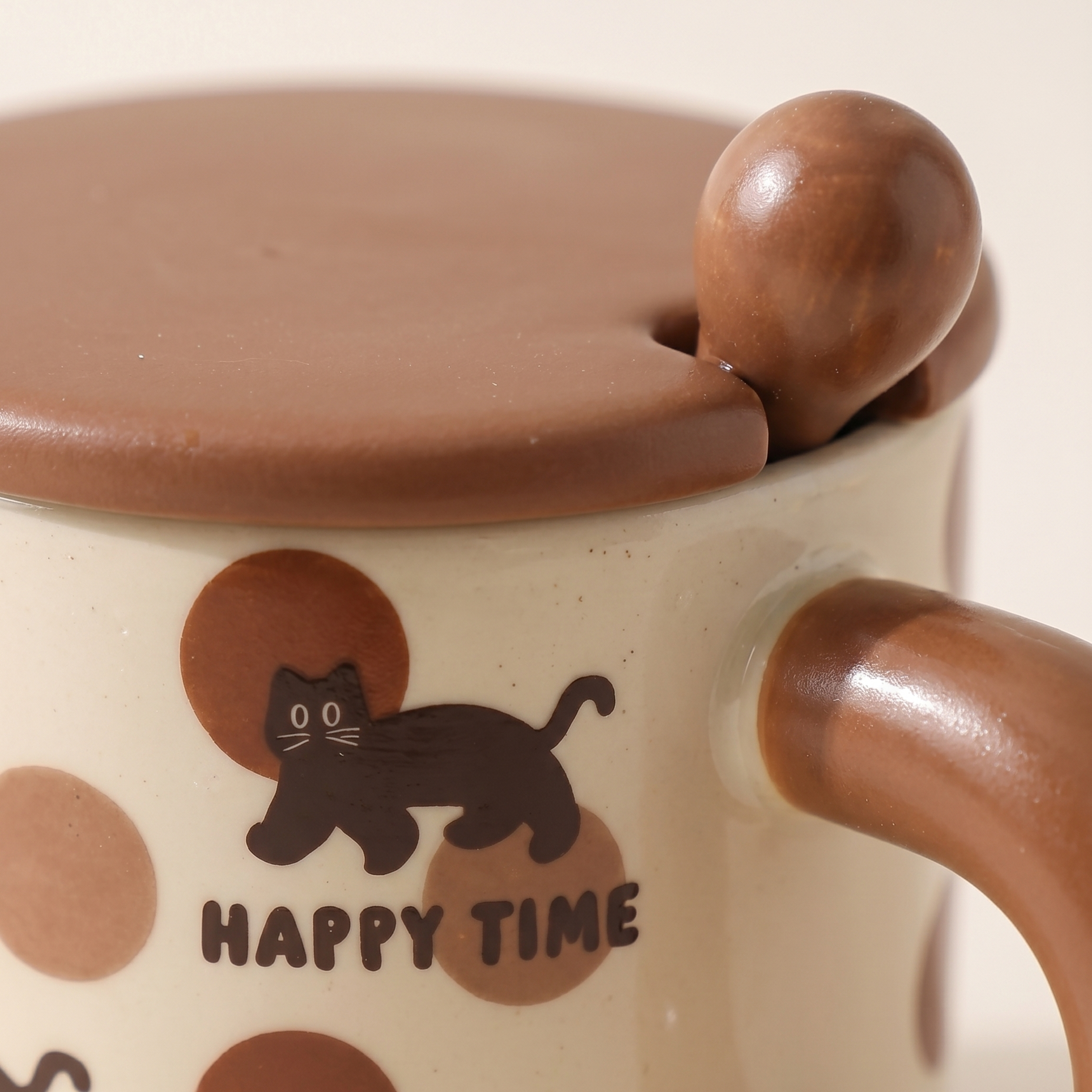 Cat Illustrated Ceramic Mug with Lid lifestyle - MoriMori Home