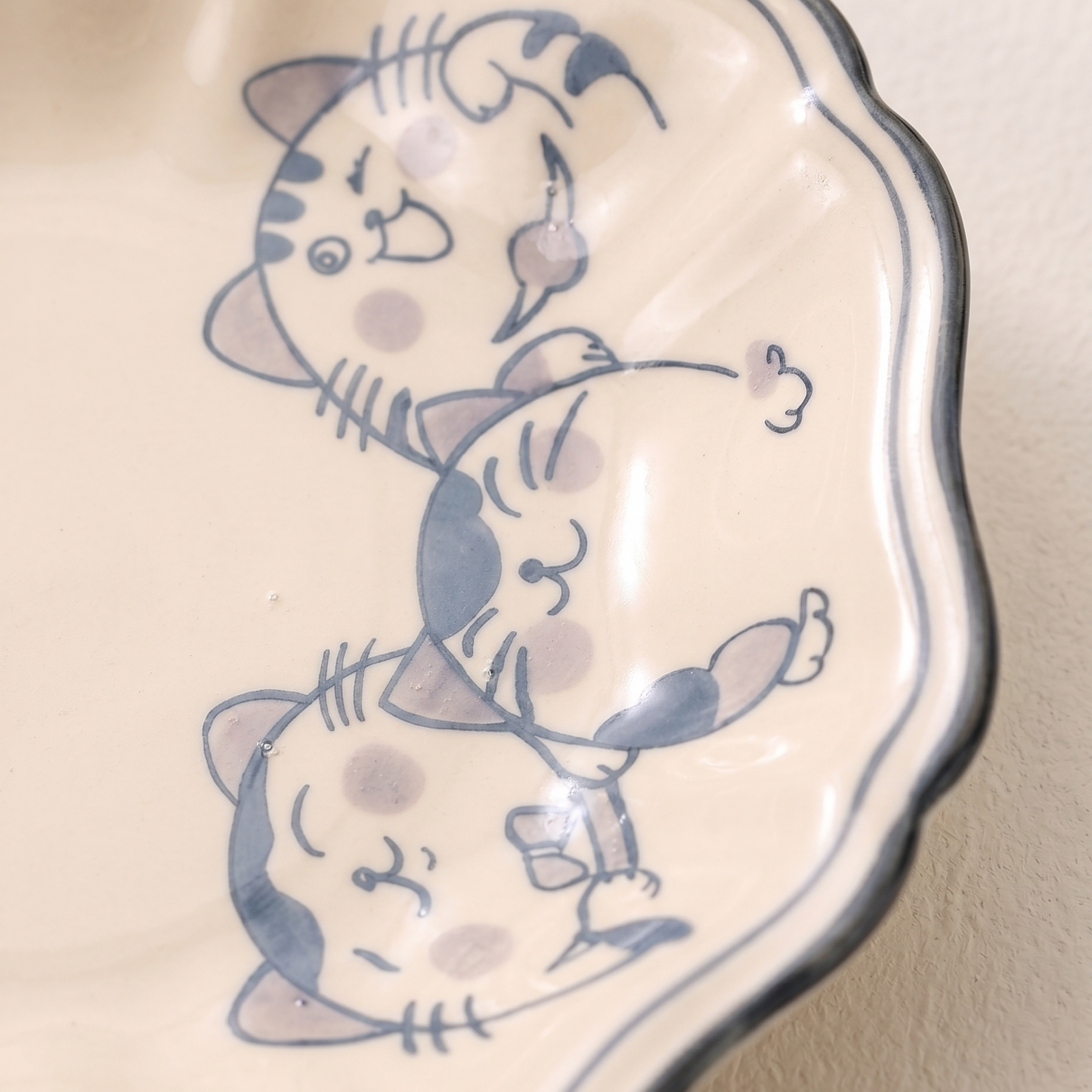 Neko Cat Ceramic Octagon Plate top view - MoriMori Home