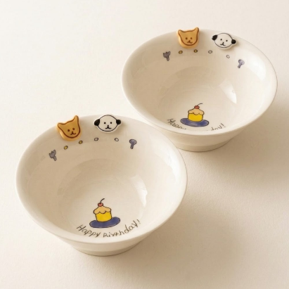Button Dog & Cat Embossed Ceramic Noodle Bowl · 6.75“