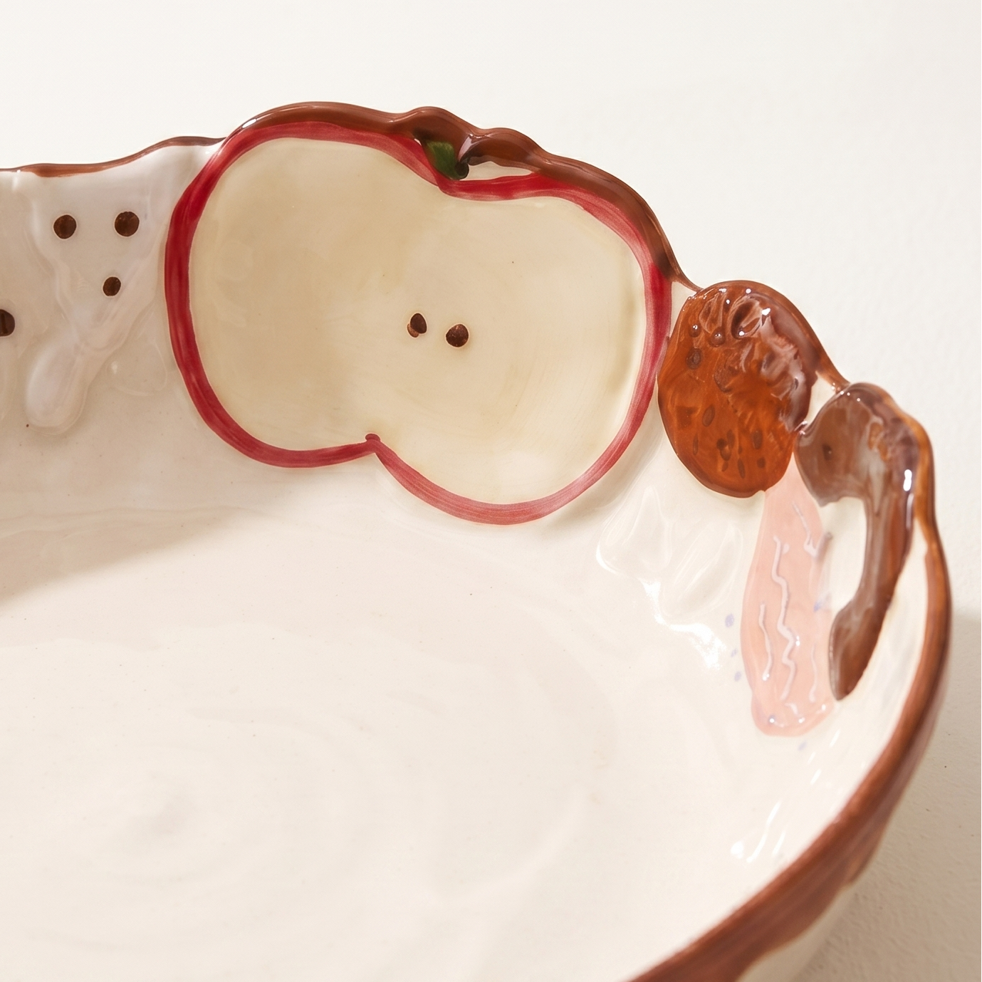 Embossed Apple Tableware Set detail - MoriMori Home
